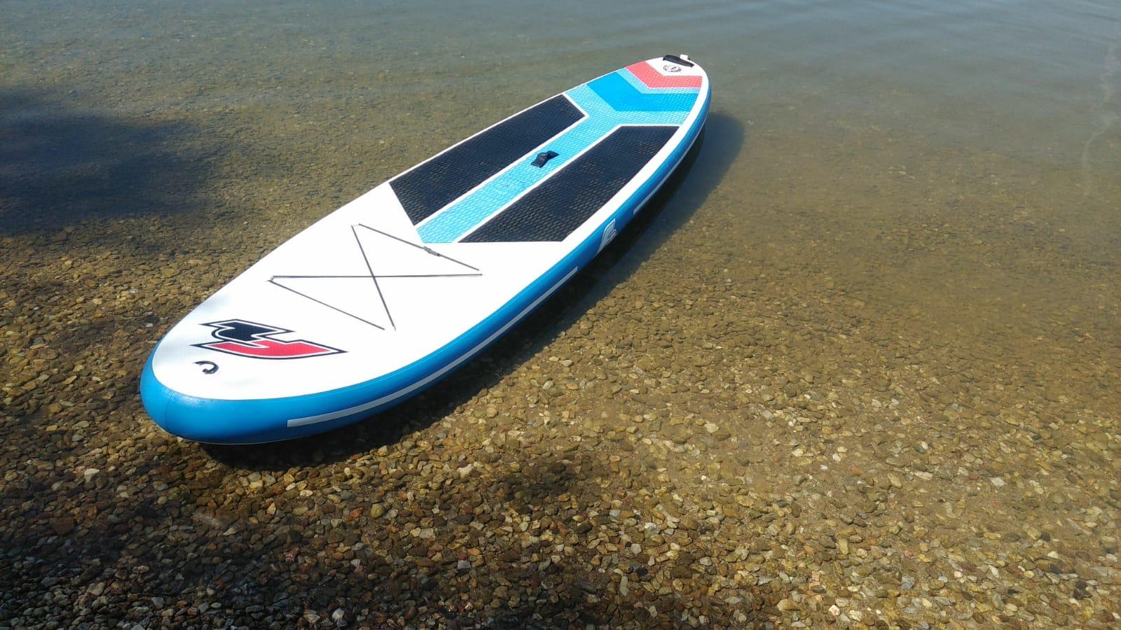 Půjčovna lodí a paddleboardů Plzeň - užijte si léto na plno - Paddleboard s oplachtěním
