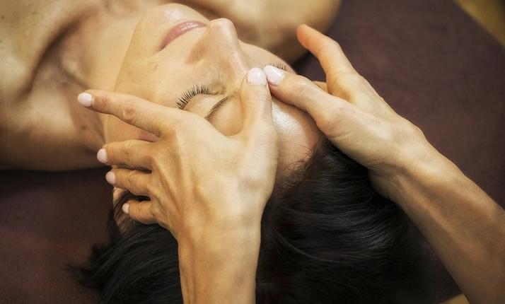 Indická masáž hlavy