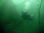 Ponor ve volné vodě v lomu Leštinka