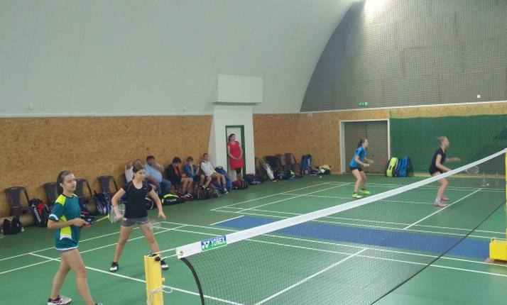 Badminton ve sportovním areálu Dobřany - 4 speciální kurty