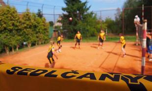 Pronájem antukového kurtu na volejbal