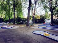 Minigolf Brno - zahrejte si pod korunami stromů