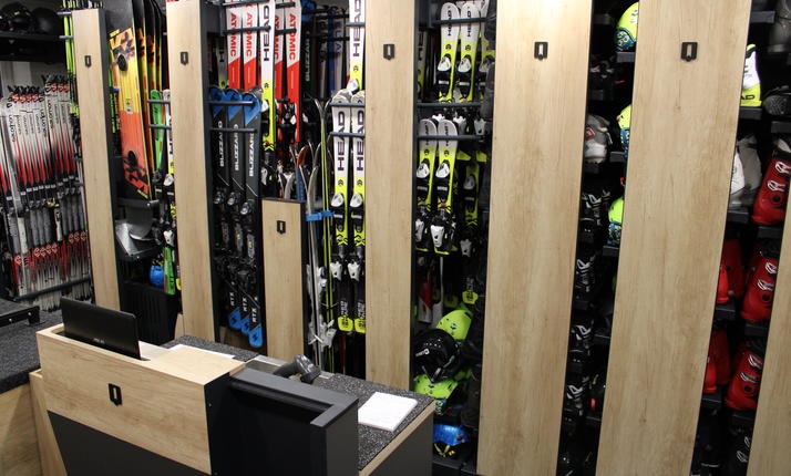 Půjčovna lyží, snowboardů a lyžařského vybavení