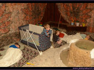Spaní v jeskyni - hlídání dětí