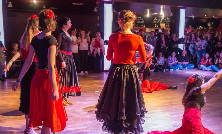 Latinsko-americké tance pro ženy mírně pokročilé