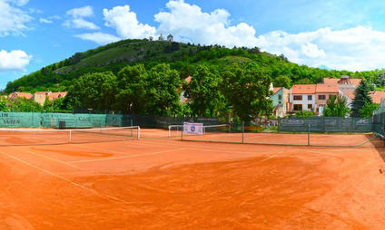 Tenisový areál Na Doležalce - 3 antukové tenisové kurty