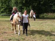 Skupinové vodění dětí na koni s prohlídkou farmy