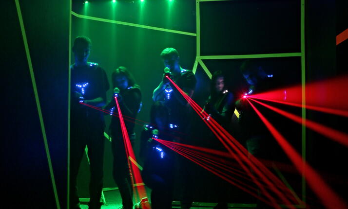 Laser game LaserFun - přestřelka v tajemném labyrintu