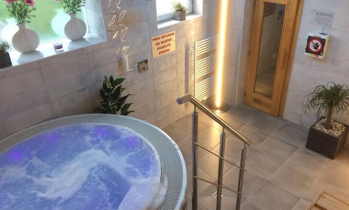 Privátní Whirpool + sauna v Relaxcentru Mrkáček