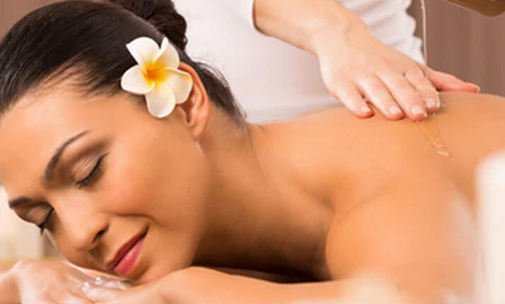 Nahřívaná párová olejová masáž (60 - 90 minut)