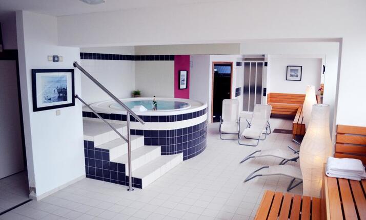 Wellness v S-centru - finská i parní sauna včetně vířivky