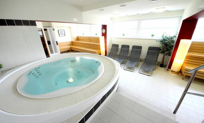 Privátní vířivka pro 1 - 5 osob