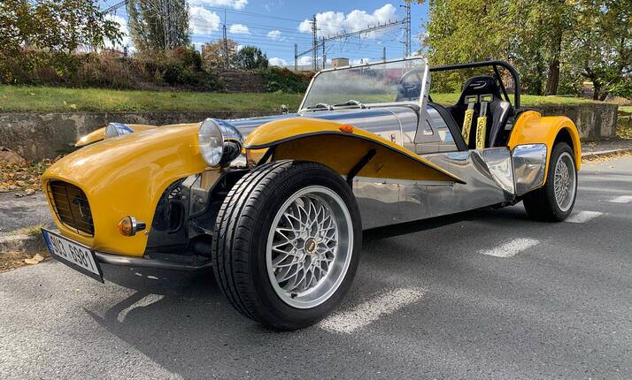 Lotus Seven Caterham - staň se na chvilku Belmondem!