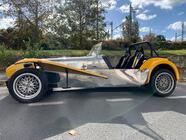 Lotus Seven Caterham - staň se na chvilku Belmondem!
