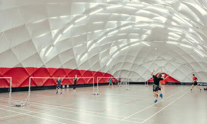 Badminton ve Střešovicích - 5 kurtů v nové přetlakové hale