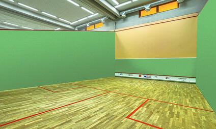 Squash ve sportovním centru Hector - 5 kurtů s posuvným tinem