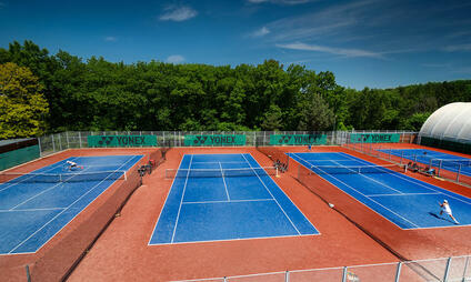Tenis ve sportovním centru Hector - 4 celoroční kurty