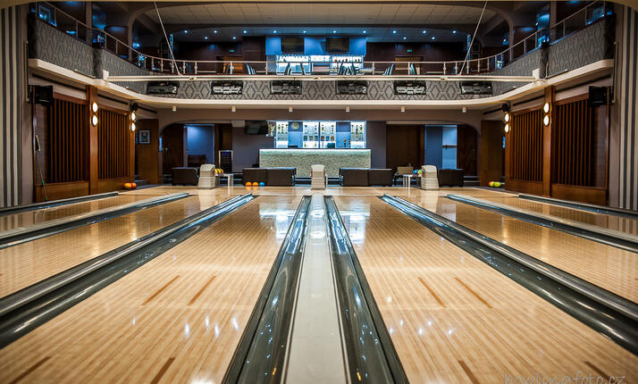 XBowling Praha Strašnice - 6 profesionálních drah s možností dětských mantinelů