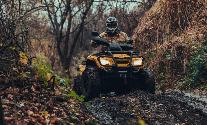 Čtyřkolky - zajezděte si na dráze se dvěmi trasami