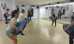 Bosu - Cvičení na balanční pomůcce