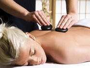 Masáž lávovými kameny - záda a šíje 30 nebo 45 min