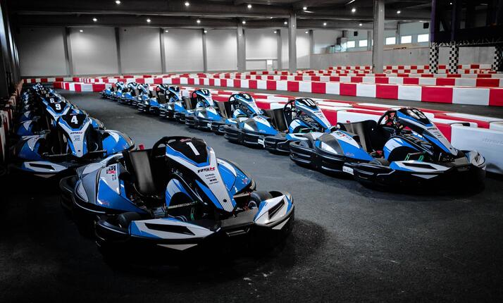 Motokáry ve Fun Aréně - zajezděte si za každého počasí