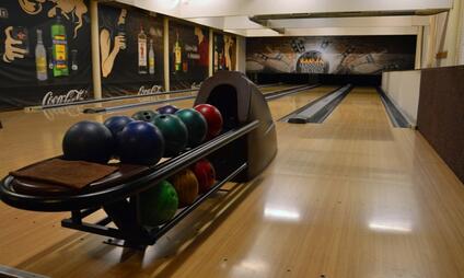 Absolutní bowling v Holešovicích - 4 bowlingové dráhy