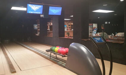 Bowling v BowBaru - 4 dráhy blízko stanice Hlavní nádraží