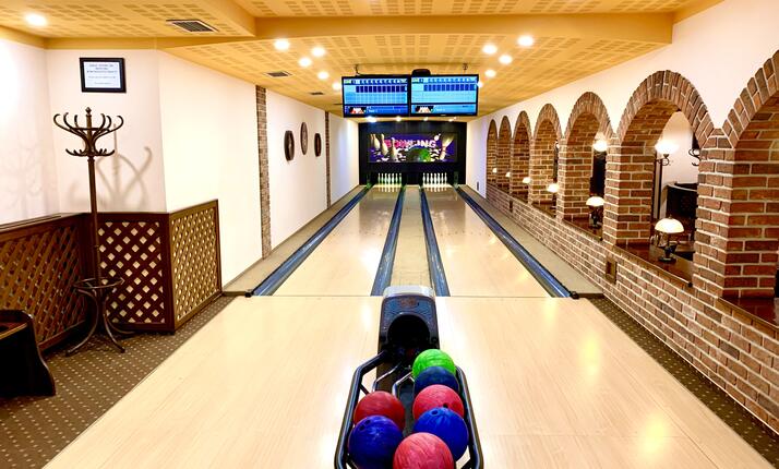 Bowling v Hotelu Bílý Beránek - 2 dráhy až 24 pro hráčů