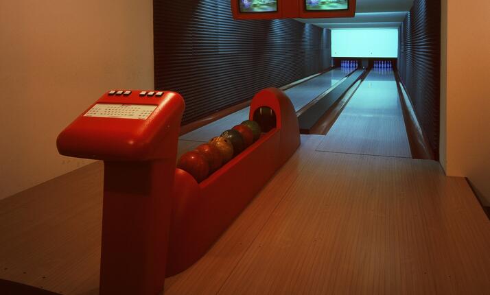 Bowling v baru 69 Hradec Králové - 2 bowlingové dráhy
