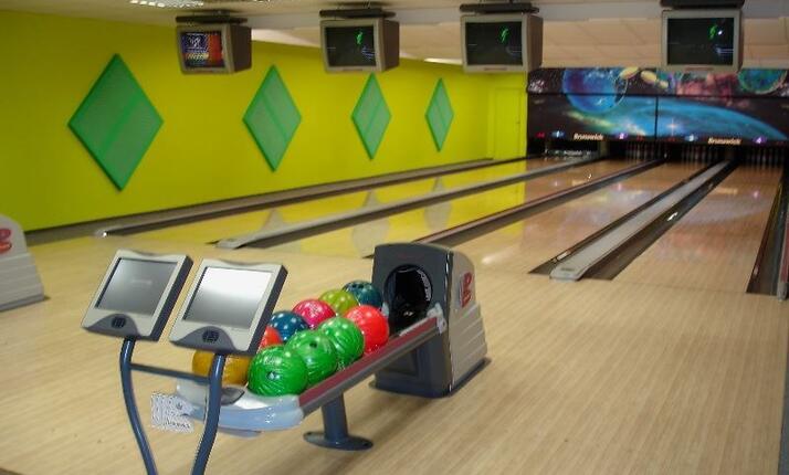 Bowling bar Pec pod Sněžkou - 4 bowlingové dráhy