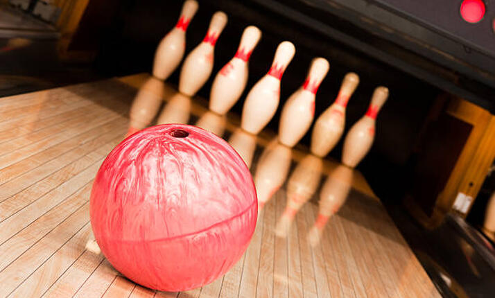 CrossBowling Bar Týnec nad Sázavou - 2 bowlingové dráhy AMF