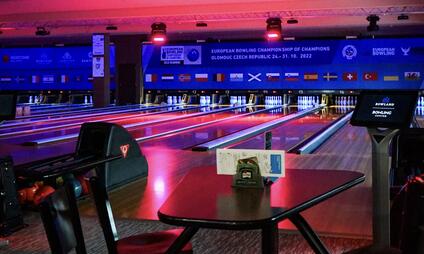 Bowland Bowling Center Olomouc - 16 profesionálních drah