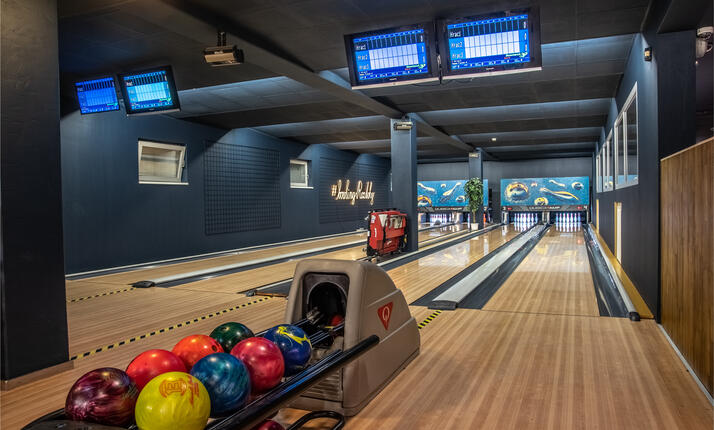 Bowling Roztoky - 4 profesionální bowlingové dráhy QubicaAMF