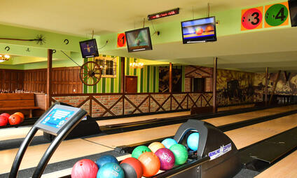 Bowling v Kovárně U Hodin - 4 profesionální bowlingové dráhy