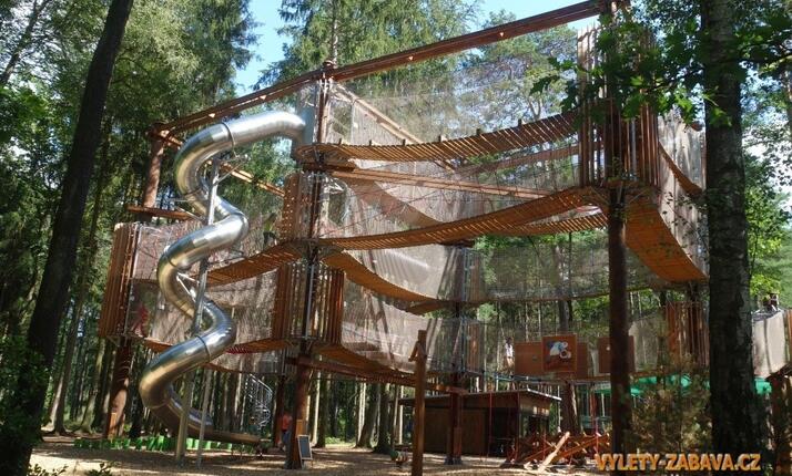 Park Na Větvi Hradec Králové - lanové centrum v korunách stromů