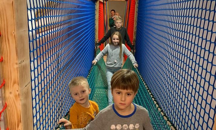 Dětský krytý lanový park ve Ski areálu Benecko - prostě baví!