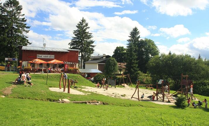 Lyžařský areál Nad nádražím Železná ruda - plno letních aktivit