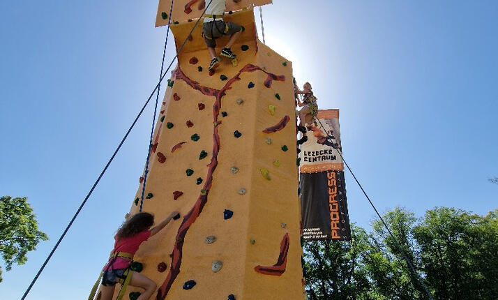 LezeTo - Mobilní lezecké stěny - Zábavné atrakce!