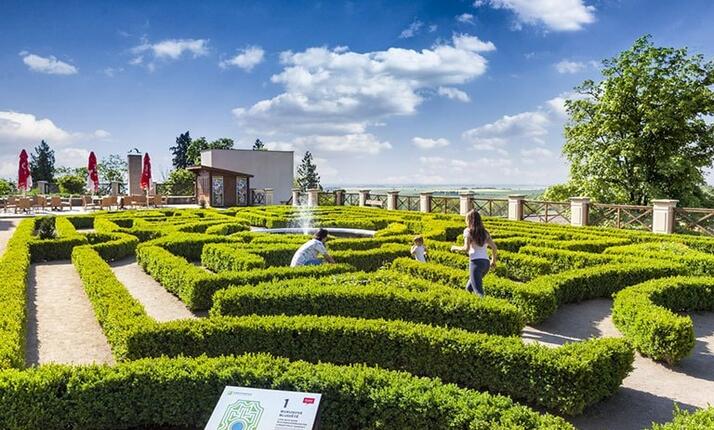 Labyrintárium Loučeň - 12 magických labyrintů a bludišť