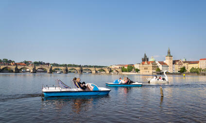 Půjčovna lodiček Praha-Smíchov - zažijte relax na vodě