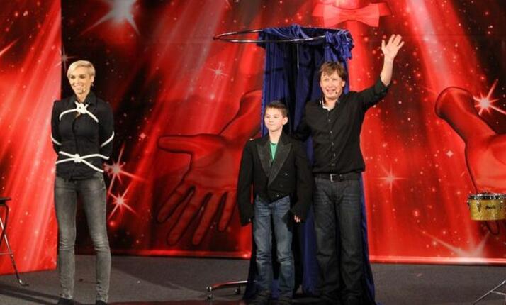 Divadlo kouzel Pavla Kožíška Líbeznice u Prahy - hra kouzel