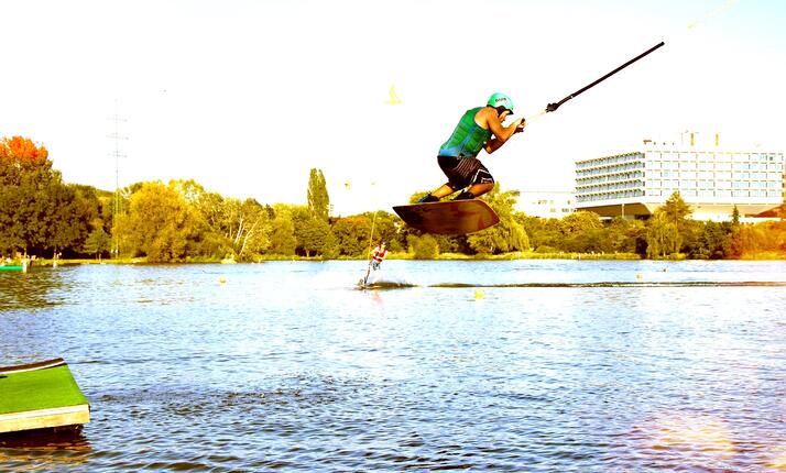 Wake park Džbán Praha - wakebording to je někdy víc než láska