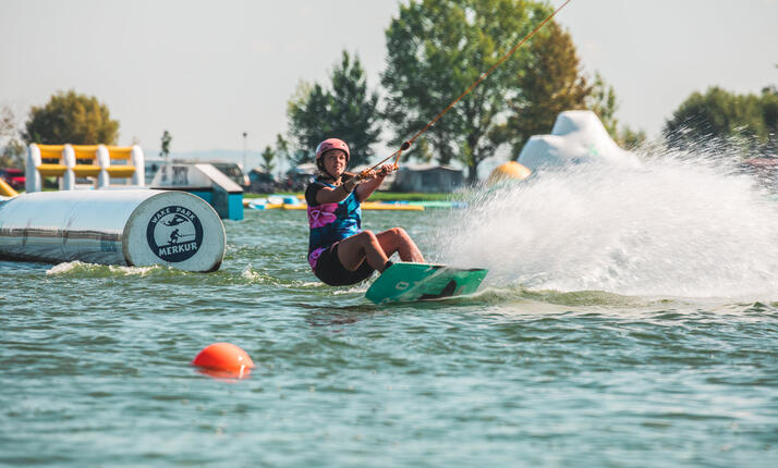 WAKE PARK MERKUR Pasohlávky - zábavné vodní atrakce