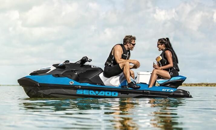 Půjčovna vodních skútrů Brno - zažijte divokou jízdu na vodě