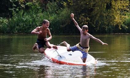 Půjčovna paddleboardů Řevnice - zábavné dovádění ve vodě