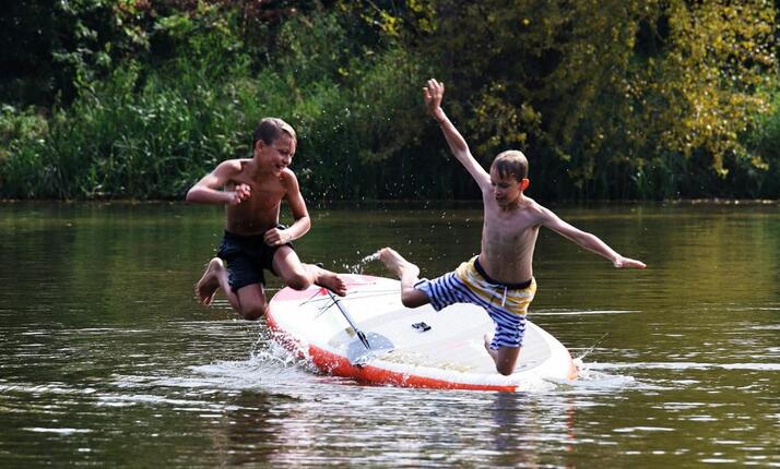 Půjčovna paddleboardů Řevnice - zábavné dovádění ve vodě