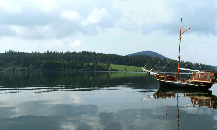 Slezská Harta - vyhlídkové plavby elektrolodí nebo plachetnicí