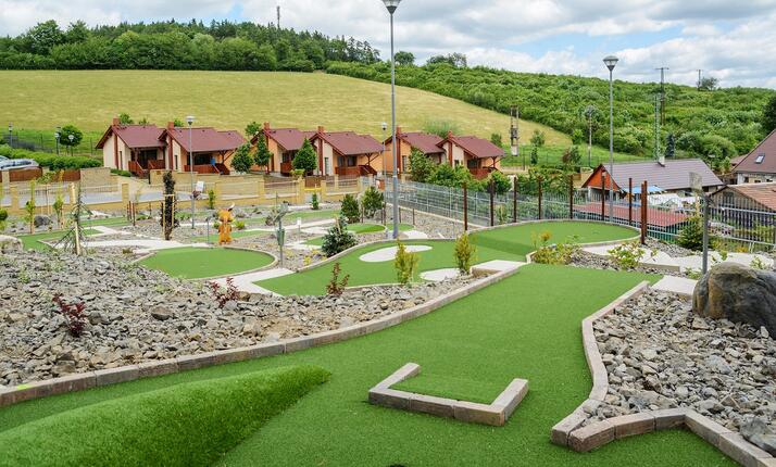 Minigolf Žlutice - zábava pro celou rodinu