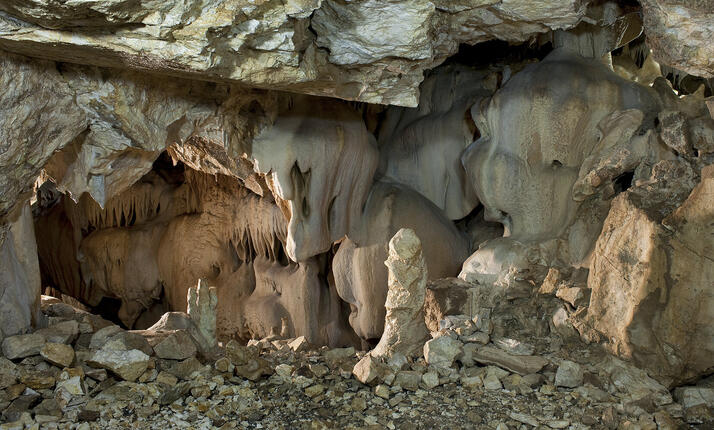 Jeskyně Na Pomezí Lipová Lázně - mramorová perla